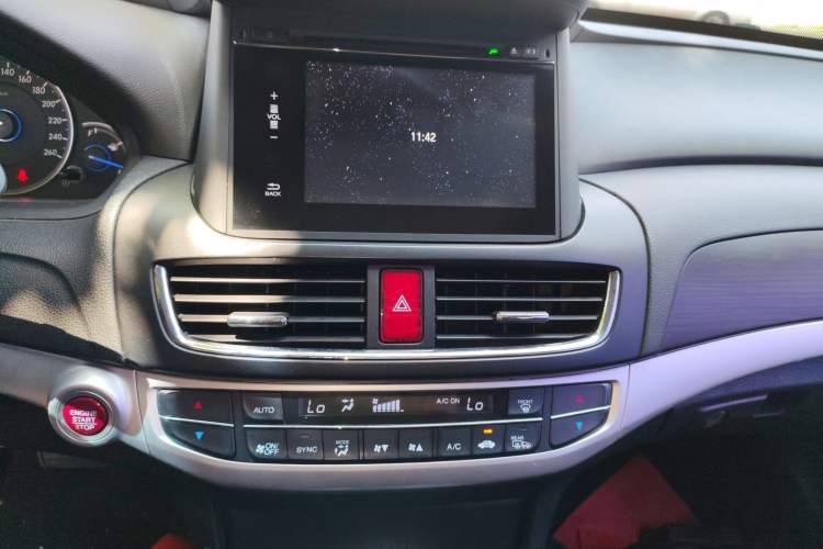 Used Honda Crosstour 2014 2.4L Luxury Edition Audio And AC Panel