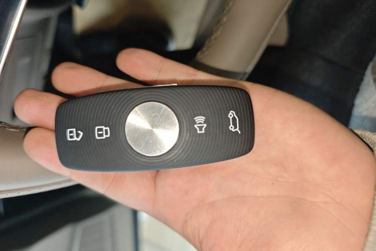 Used Roewe RX9 2023 2.0T Two-Wheel Drive Enjoyment Version
