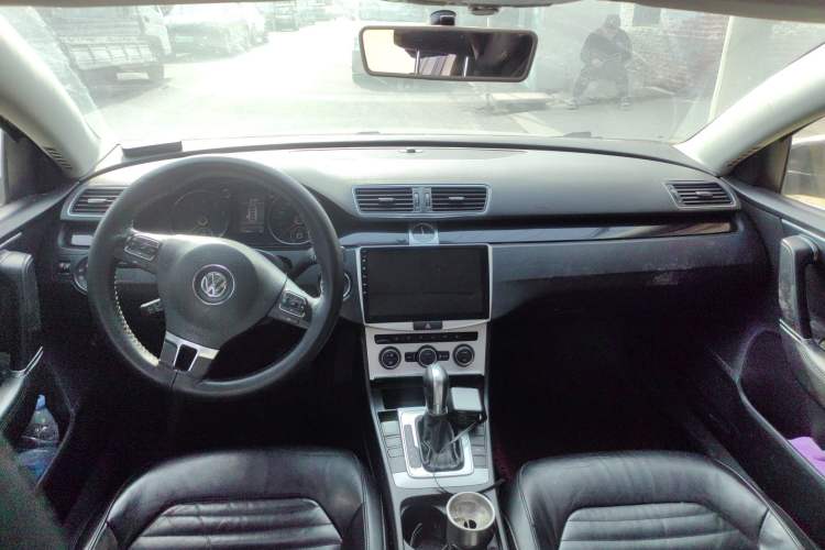 Used Volkswagen Magotan 2013 2.0 TSI Luxury Model Center Console