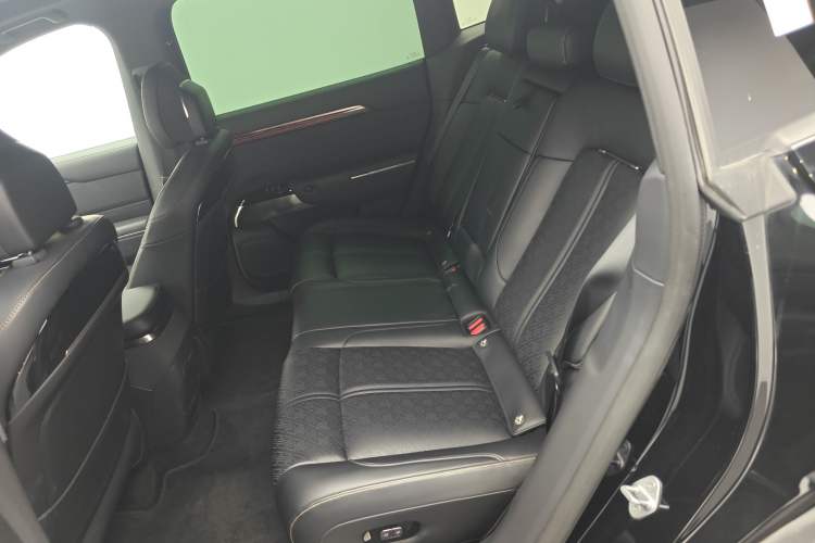 Used Zeekr 7X 2025 100 kWh Long-Range Rear-Wheel Drive with Intelligent Driving Features