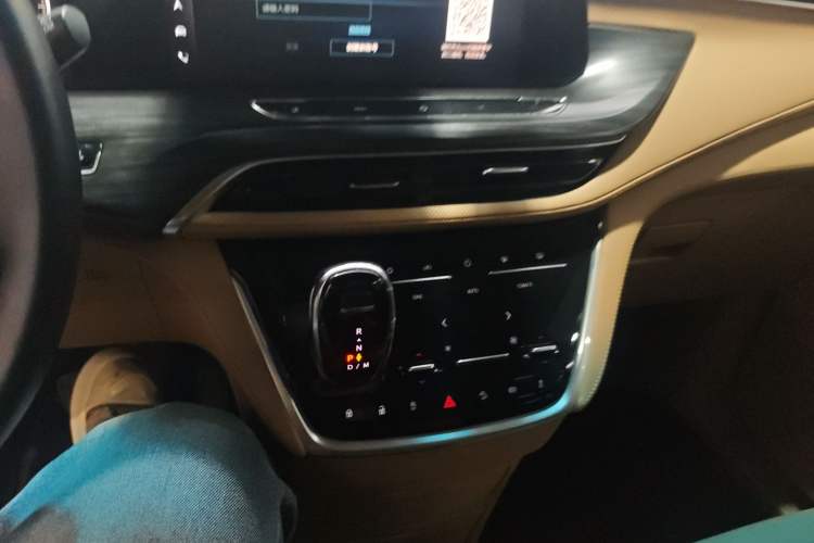 Used Buick GL8 2020 ES Land Cruiser 653T Luxury Model
