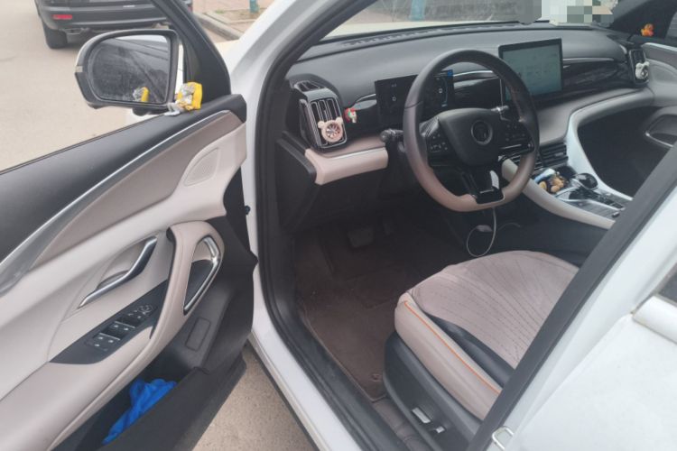 Used BYD Song Pro New Energy 2024 HONOR Edition DM-i 71KM Navigation Model
