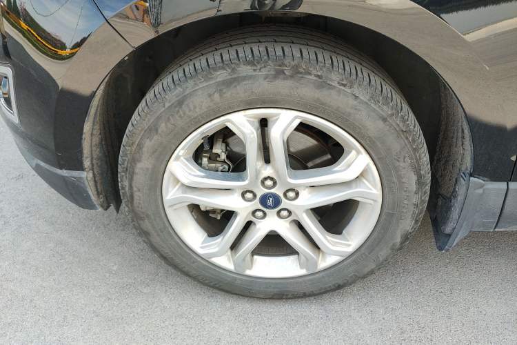 Used Ford Edge 2016 EcoBoost 245 Four-Wheel Drive Titanium Edition 7-Seater Left Front Wheel Hub