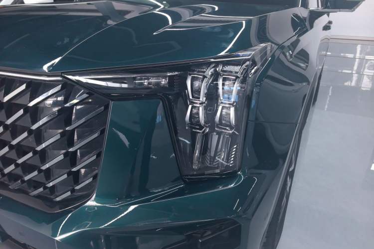 Used GAC Trumpchi GS8 2022 Flagship Series 2.0 TGDI Two-Wheel-Drive Prestige Edition (6-seater) Left Front Headlight