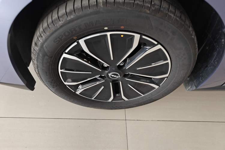 Used Nissan N6 2026 Model 180 Max Exterior 4