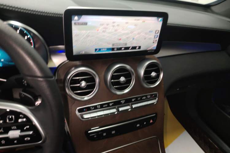 Used Mercedes-Benz GLC 2020 Facelift GLC 300 L 4MATIC Dynamic Edition Audio And AC Panel