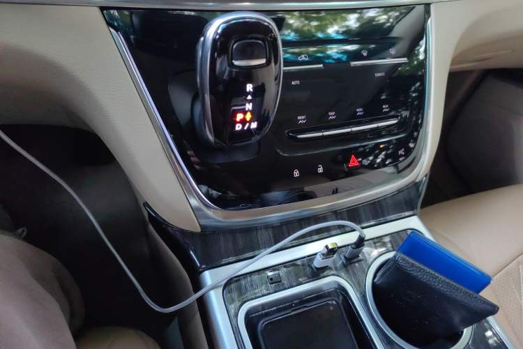 Used Buick GL8 2023 Land Executive Class Deluxe Model
