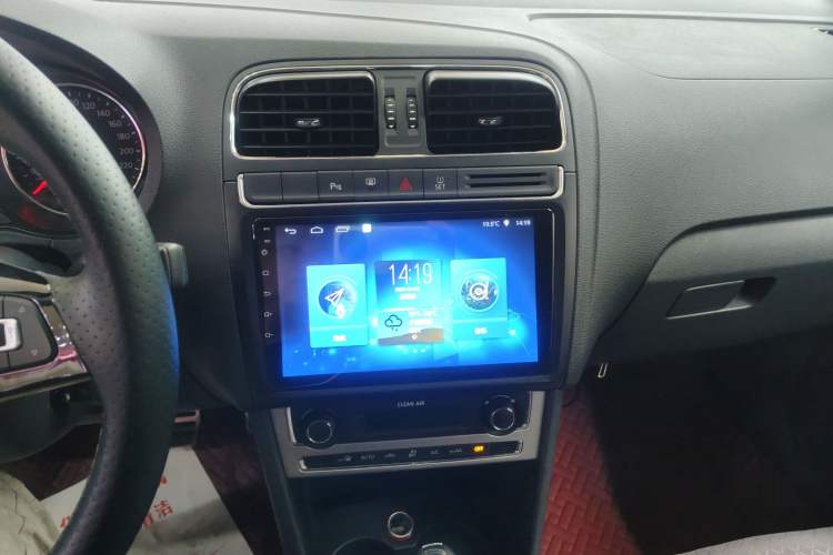 Used Volkswagen Polo 2016 1.6L Cross Polo Automatic Audio And AC Panel