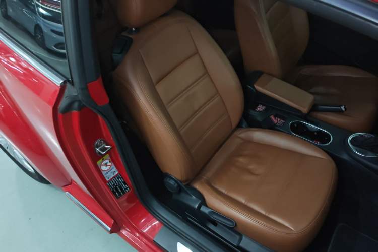 Used Volkswagen Beetle 2015 180TSI model
