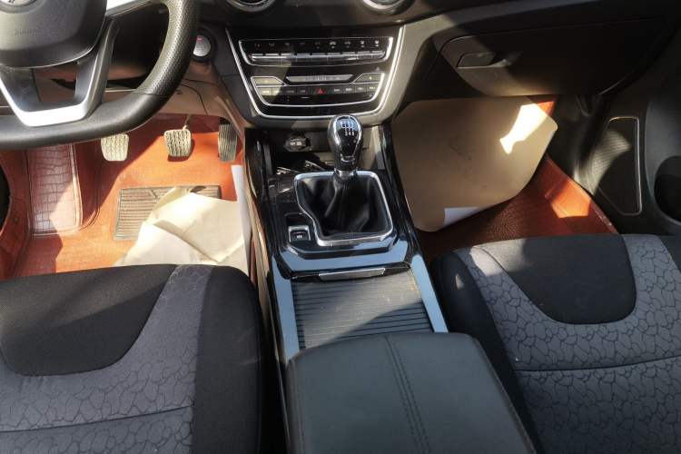 Used BAIC Beijing X5 2019 1.5T Manual Advance Edition China VI
