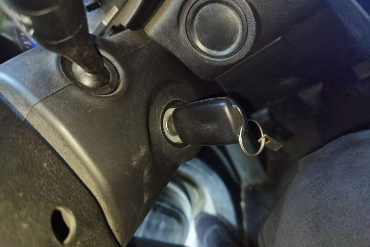 Used Dongfeng Fengon 380 2022 1.5L Comfort-Class Passenger Vehicle (Steel Spring) with 8 Seats