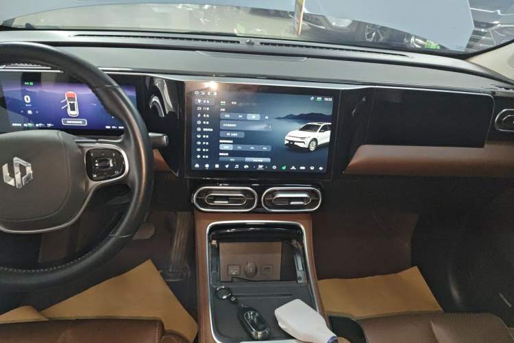 Used Leapmotor C11 2023 Range-Extended 180 Comfort Edition Audio And AC Panel