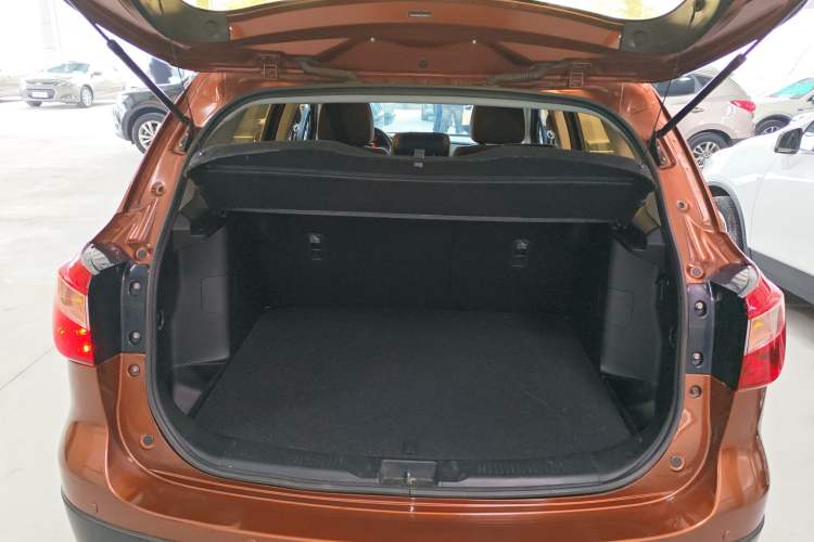 Used Suzuki Vitara S-Cross 2017 1.6L Manual Two-Wheel Drive Urban Fashion Model