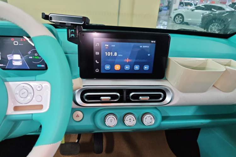 Used Wuling Hongguang MINIEV 2024 3rd Generation 215km Advanced Version Audio And AC Panel