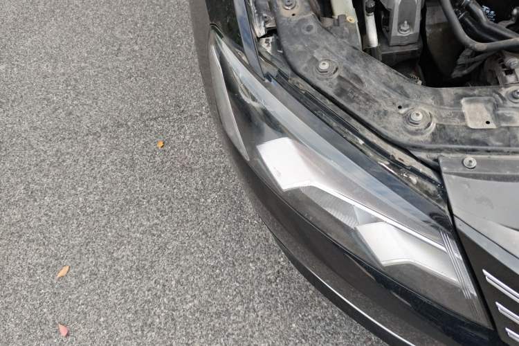 Used Volkswagen Passat 2015 1.8TSI DSG Prestige Edition Right Front Headlight