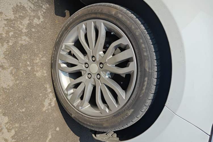 Used Land Rover Range Sport 2014 3.0 SC V6 HSE DYNAMIC Right Front Wheel Hub