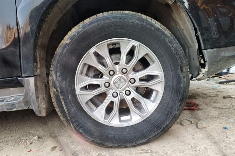 Used JMC Yusheng S350 2013 2.4T Automatic 2WD Diesel Luxury Edition 5 Seats
