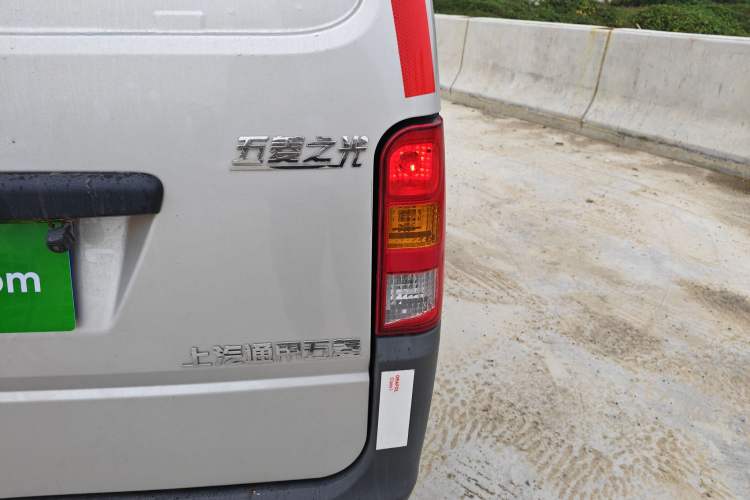 Used Wuling Zhiguang 2023 1.5L Utility Version with Enclosed Windows 2 Seats