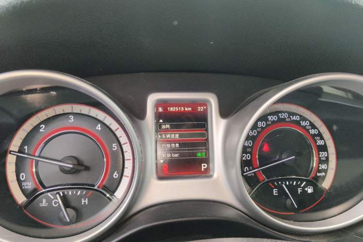 Used Dodge Journey 2015 2.0TD Four-Wheel Drive Luxury Edition Odometer Close Up