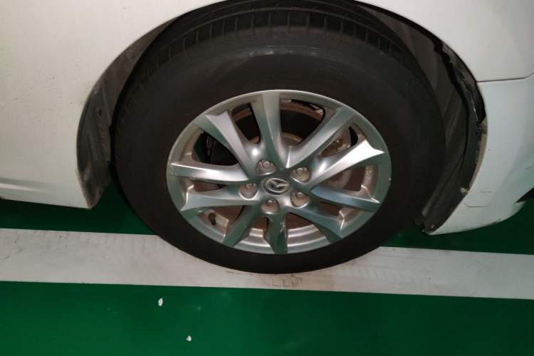 Used Mazda 3 Axela 2016 Sedan 1.5L Automatic Luxury Model
