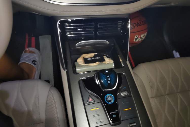 Used BYD Tang New Energy 2024 DM-i Glory Edition 112KM Prestige Model
