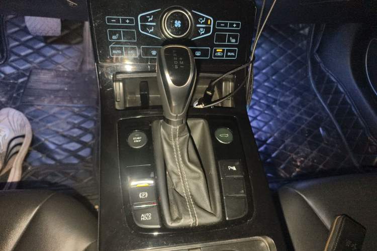 Used Hongqi H5 2019 30TD Smart Connect Dynamic Edition Gear Lever