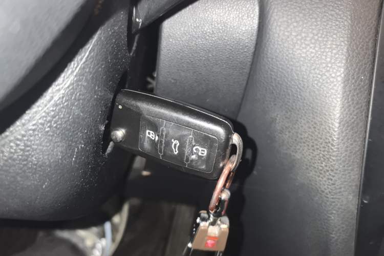 Used Volkswagen Sagitar 2012 1.6L Automatic Comfort Edition Vehicle Key