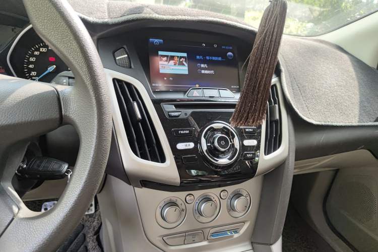 Used Ford Focus 2012 Sedan 1.6L Manual Comfort Model Audio And AC Panel