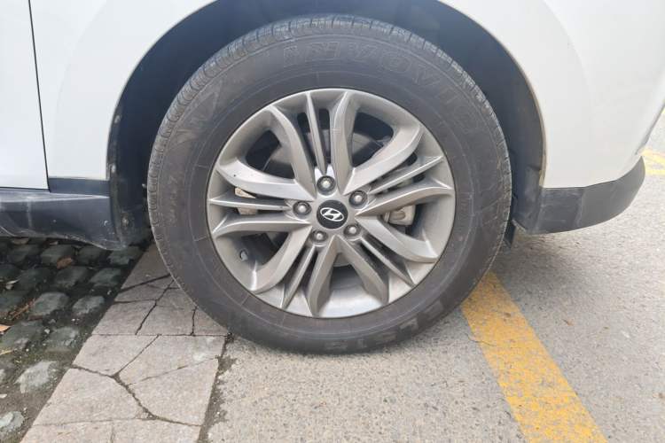 Used Hyundai ix35 2015 2.0L Automatic 2WD Smart Type China IV Right Front Wheel Hub