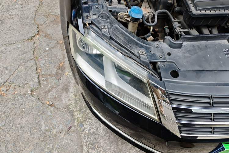 Used Volkswagen Lavida 2013 Restyled Classic 1.6L Automatic Comfort Edition Right Front Headlight