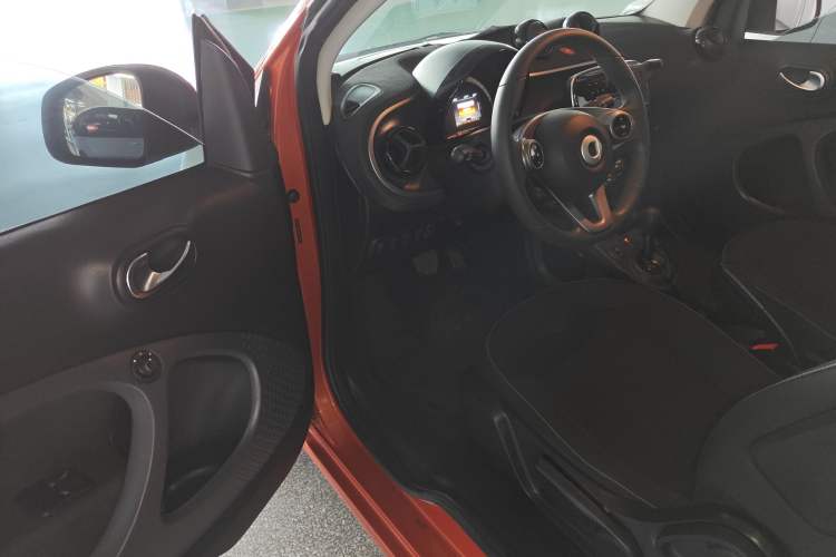 Used smart fortwo 2018 1.0L 52kW Hardtop Passion Edition China V Standard
