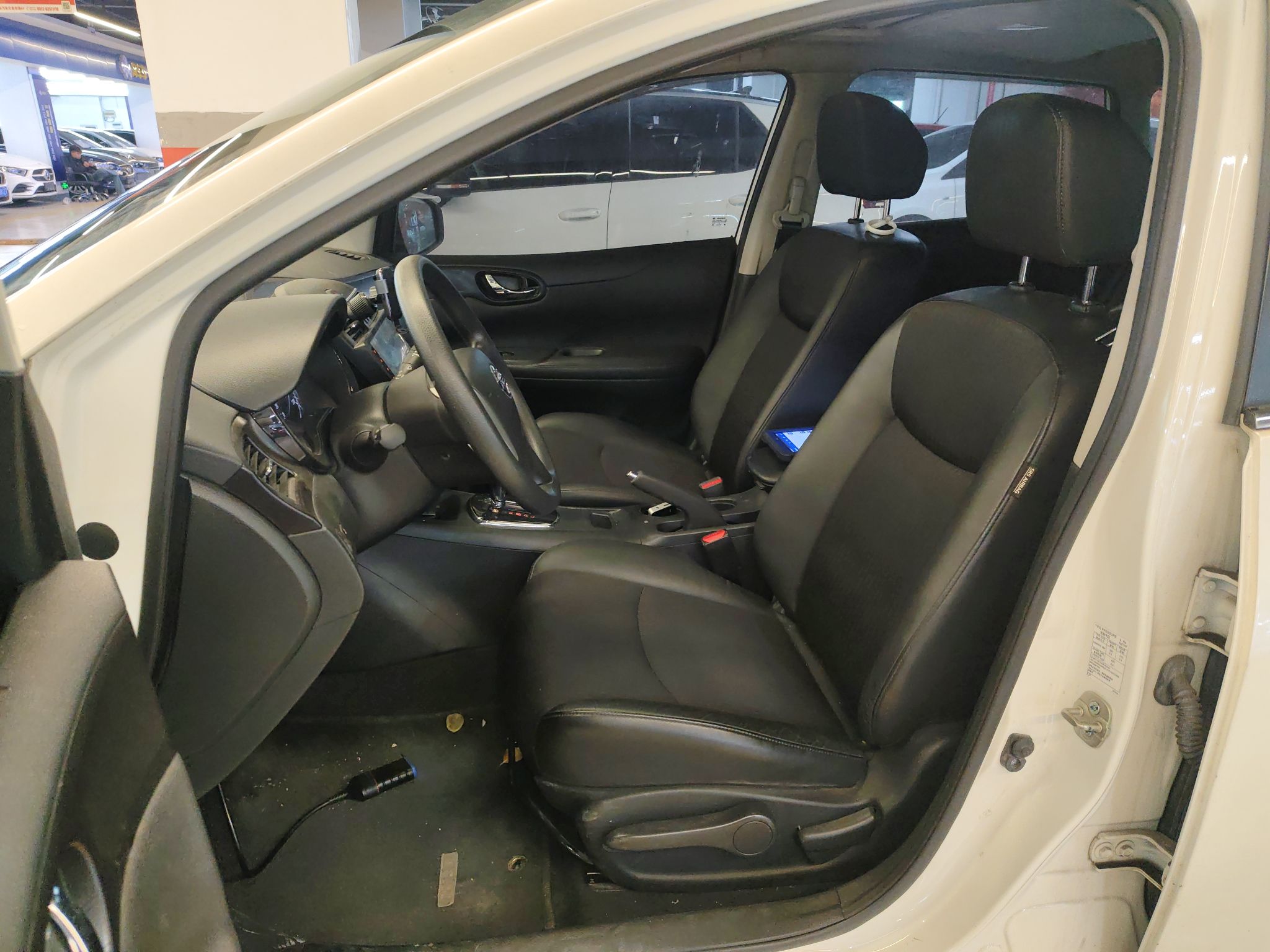 Переднее сиденье в автомобиле