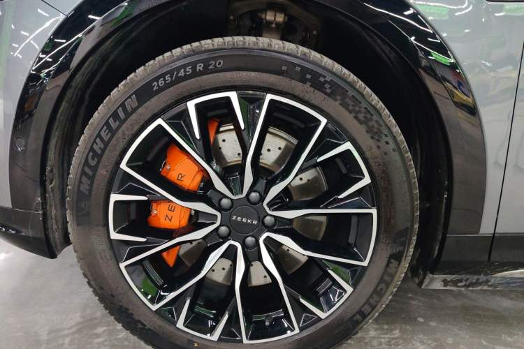 Used Zeekr 7X 2025 100 kWh Long-Range Rear-Wheel Drive with Intelligent Driving Features