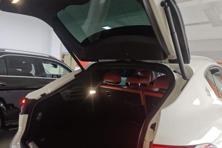 Used Maserati Levante 2021 3.0T Standard Edition Trunk