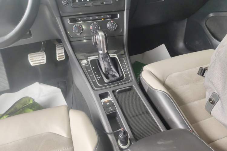 Used Volkswagen Golf 2017 230TSI Automatic Luxury Million-Vehicle Commemorative Edition