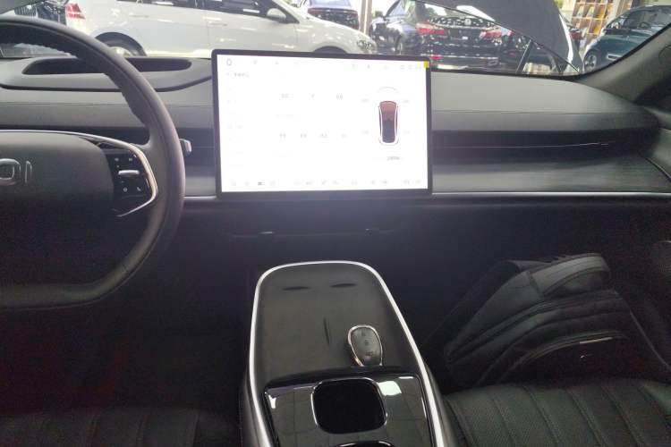 Used CHANGAN NEVO A07 2025 Blue Whale Pure Electric 625 Flagship Model Audio And AC Panel