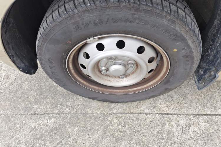 Used Wuling Hongguang V 2022 1.5L Jingqu Edition Enclosed-Window Vehicle with Hydraulic Power Steering LAR