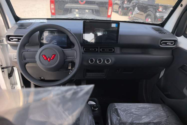 Used Wuling Zhiguang New Energy 2025 Model 305km Ambitious Edition Center Console