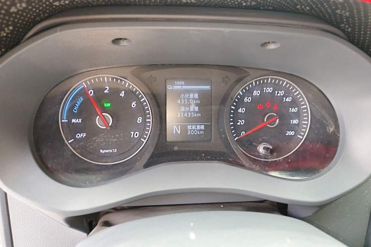 Used Wuling Yangguang 2024 300KM Comfort Version Passenger Van 75kW
