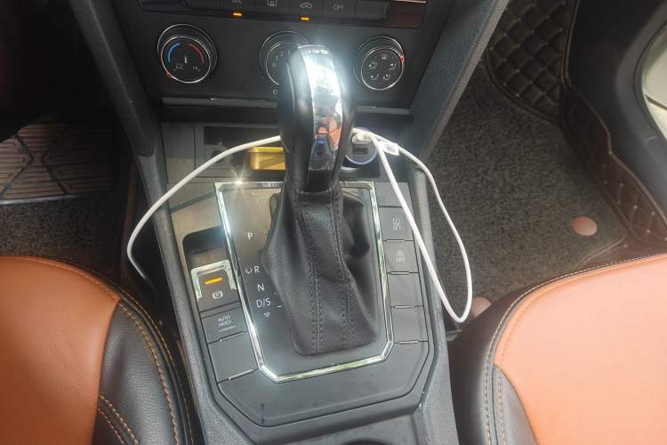 Used Volkswagen Lamando 2017 230TSI DSG Fashion Edition Gear Lever