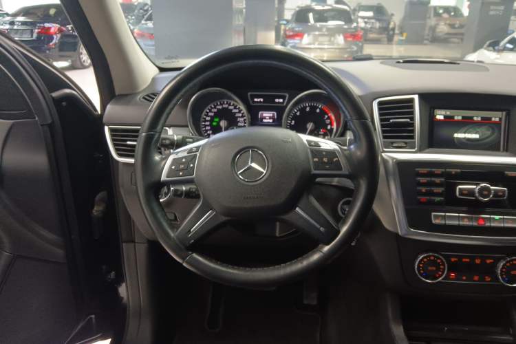 Used Mercedes-Benz M-Class 2014 ML 320 4MATIC Steering Wheel