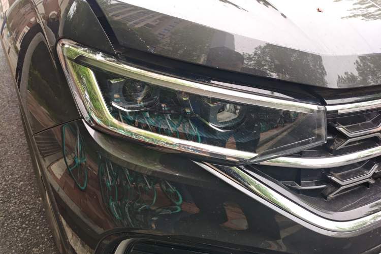 Used Volkswagen Tayron 2024 330TSI Two-Wheel Drive Luxury Plus Advanced Version Right Front Headlight