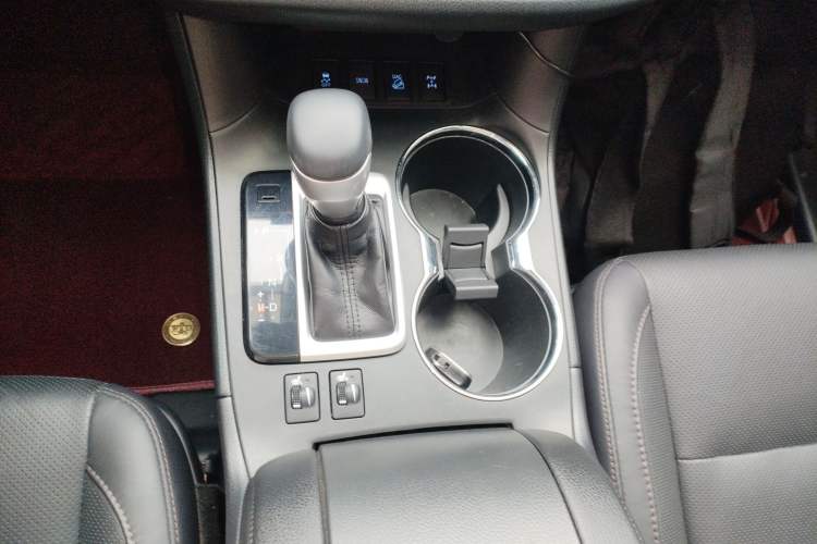 Used Toyota Highlander 2018 2.0T Four-Wheel Drive Prestige Version 7 Seats China V Emission Standard Gear Lever