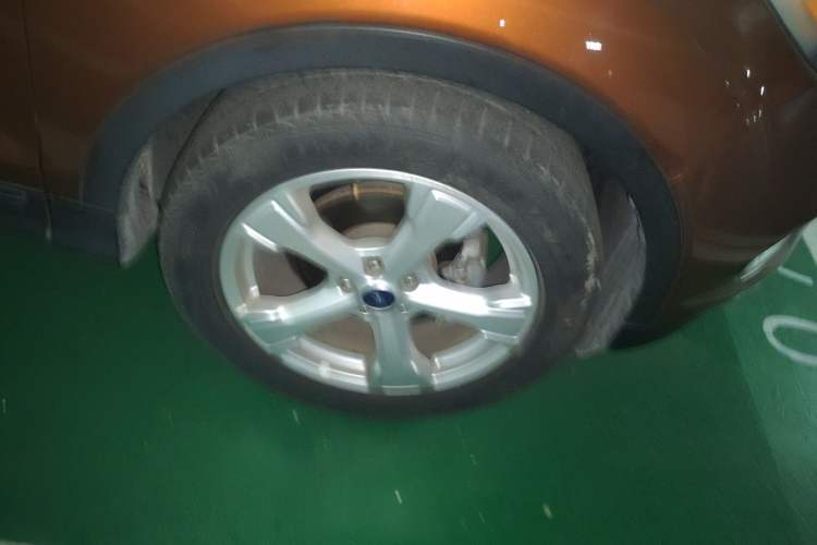 Used Ford Kuga 2017 EcoBoost 180 Two-Wheel-Drive Elite Trim Right Front Wheel Hub