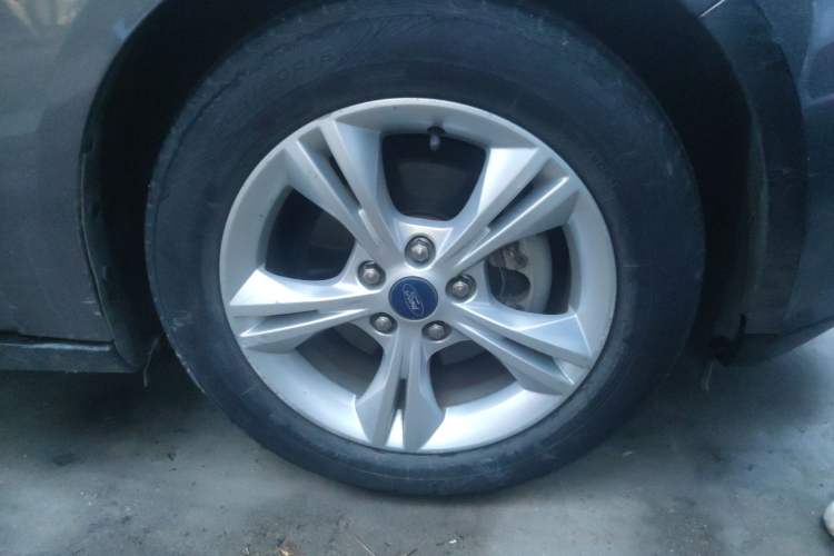 Used Ford Focus 2012 Sedan 1.6L Automatic Fashion Edition