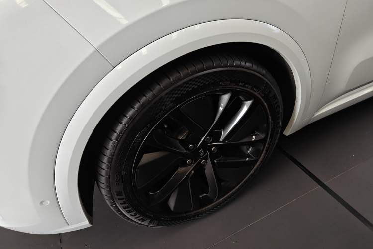 Used Li Auto L8 2023 Pro Model
