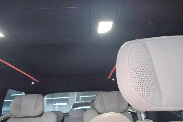 Used Zeekr 009 2024 7-Seater Walk-Through Version Four-Wheel Drive 108 kWh
