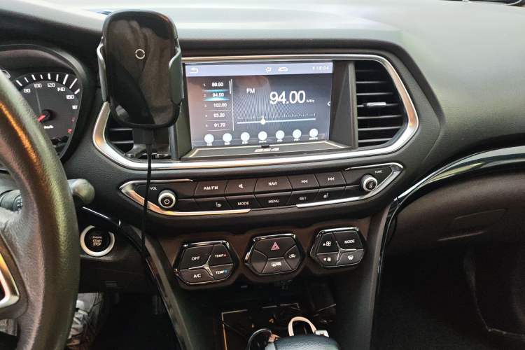 Used GAC Trumpchi GS4 2015 200T G-DCT Luxury Edition Audio And AC Panel