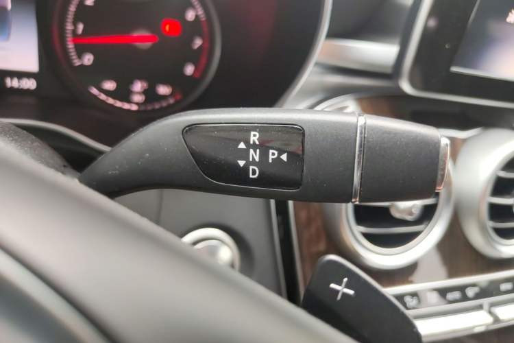 Used Mercedes-Benz GLC 2017 GLC 260 4MATIC Dynamic Edition Gear Lever