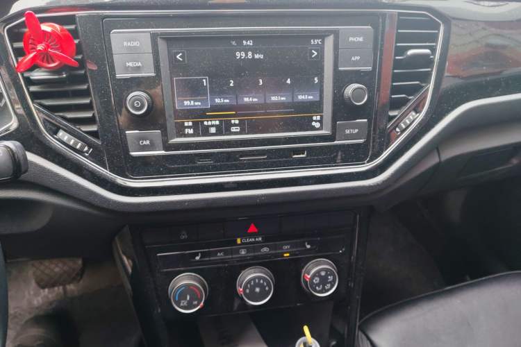 Used Volkswagen T-ROC 2018 280TSI DSG Two-Wheel-Drive Comfort Version China V Standard Audio And AC Panel